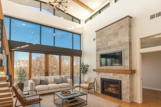 215 E Pleasant St in Oconomowoc, WI - Building Photo - Building Photo