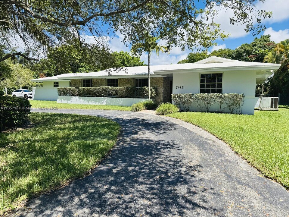 7485 SW 126th St in Miami, FL - Building Photo