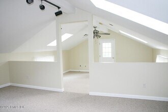 30 Woodland Dr, Unit 2 in Greenwich, CT - Building Photo - Building Photo