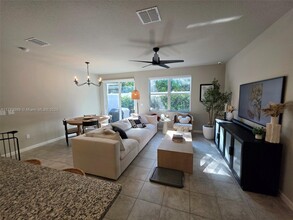 5631 Enclave Dr in West Palm Beach, FL - Building Photo - Building Photo