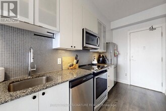 3655 Kingston Rd in Toronto, ON - Building Photo - Building Photo