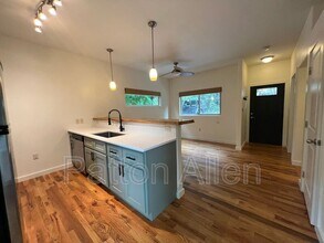 103 Deaver St in Asheville, NC - Building Photo - Building Photo