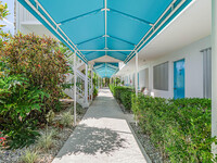 37 Yacht Club Dr in North Palm Beach, FL - Foto de edificio - Building Photo