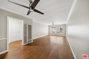 3646 Carmona Ave in Los Angeles, CA - Building Photo