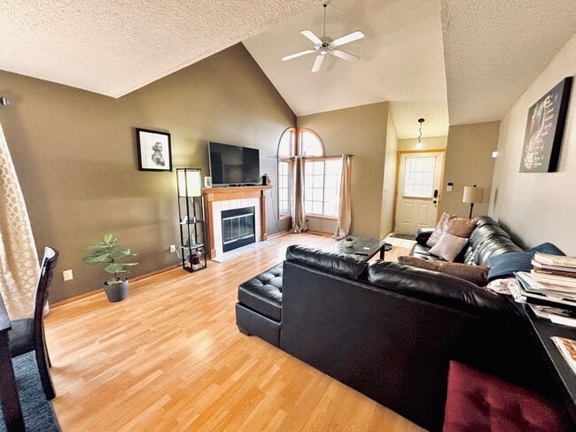 8174 Middletown Rd in Spring Lake Park, MN - Building Photo - Building Photo