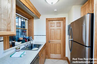 16 S Russell St in Boston, MA - Foto de edificio - Building Photo