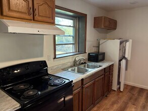 132 Atwood Dr in Hendersonville, NC - Building Photo - Building Photo