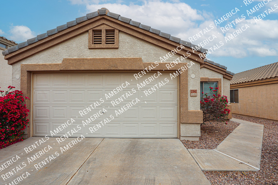23942 W Hadley St in Buckeye, AZ - Foto de edificio