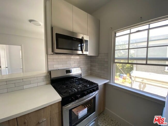 2666 Orchard Ave. in Los Angeles, CA - Building Photo - Building Photo