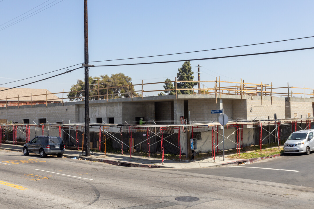 6550-6570 S Normandie Ave in Los Angeles, CA - Building Photo