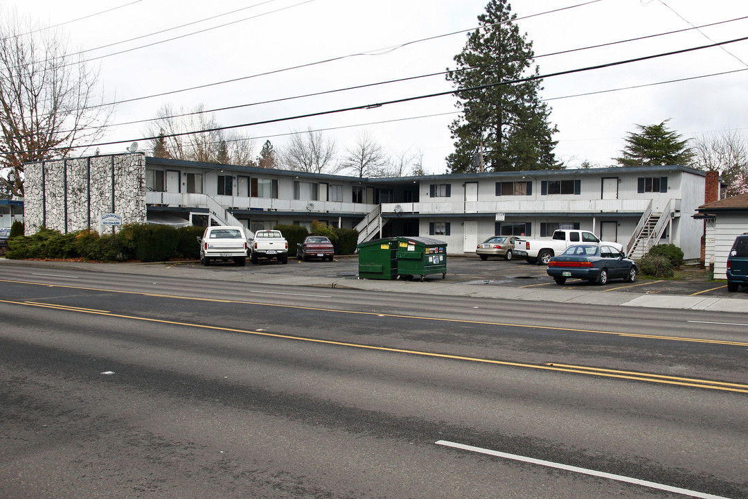 12355 SW Allen Blvd in Beaverton, OR - Building Photo