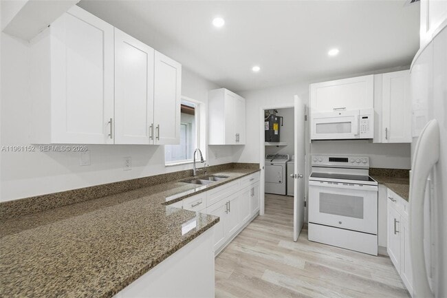 1281 W 42nd St in Hialeah, FL - Building Photo - Building Photo