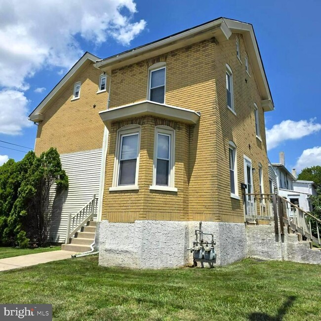 property at 201 N Line St