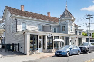 108 South St in Oyster Bay, NY - Building Photo