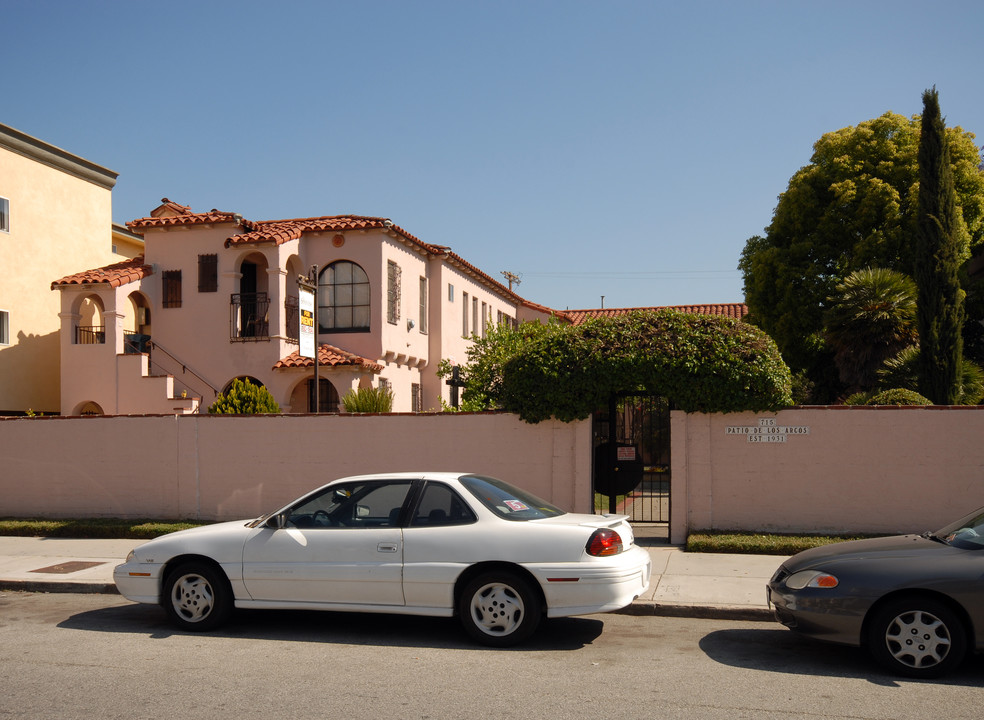 715 W 30th St in Los Angeles, CA - Building Photo