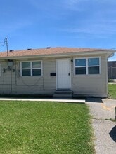 Mission Villas / Mission Villas LLC in Kansas City, KS - Building Photo - Building Photo