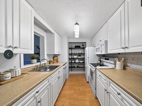 55 Greentree Ln, Unit 27 in Weymouth, MA - Foto de edificio - Building Photo