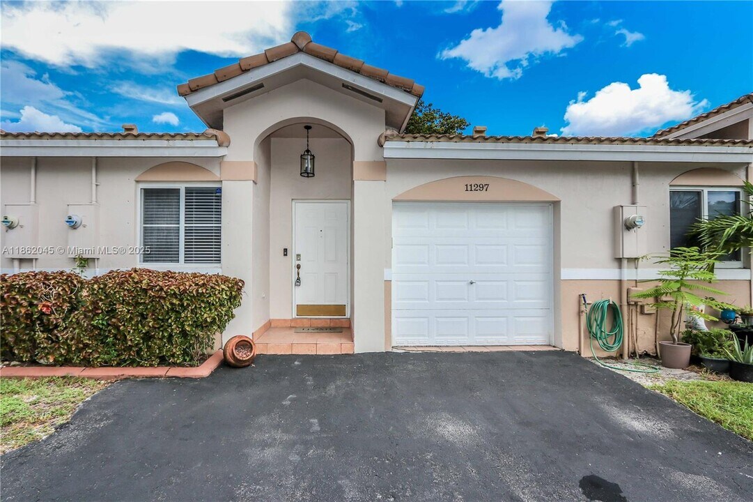 11297 SW 17th Ct in Miramar, FL - Building Photo