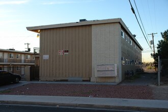 2300 Sunrise Ave in Las Vegas, NV - Building Photo - Building Photo