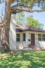 1418 Monticello Rd in Jacksonville, FL - Foto de edificio - Building Photo