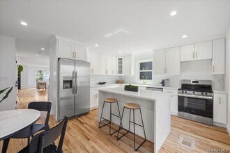 93 Thurton Pl in Yonkers, NY - Building Photo - Building Photo