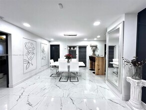 210 SE 3rd Pl in Dania Beach, FL - Building Photo - Building Photo