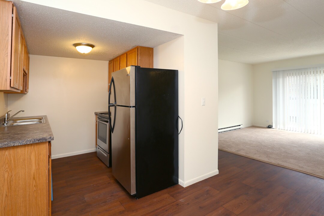 Whispering Trails Apartments in Naperville, IL - Building Photo