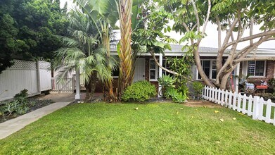 283-285 Neptune Ave in Encinitas, CA - Building Photo - Building Photo