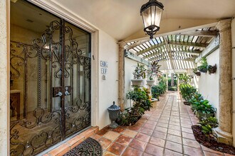 13 Sloans Curve Dr in Palm Beach, FL - Building Photo - Building Photo