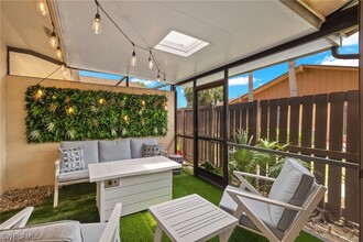6326 Royal Woods Dr in Ft. Myers, FL - Building Photo - Building Photo