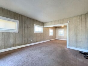 929 E Sherman St in Hutchinson, KS - Building Photo - Building Photo