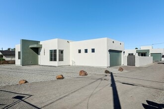 910 E Roma Ave, Unit A in Phoenix, AZ - Foto de edificio - Building Photo