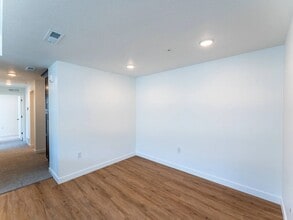 8362 S Iris Lumi Ln in Sandy, UT - Building Photo - Building Photo