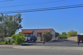 Pastime Suites in Tucson, AZ - Foto de edificio - Building Photo