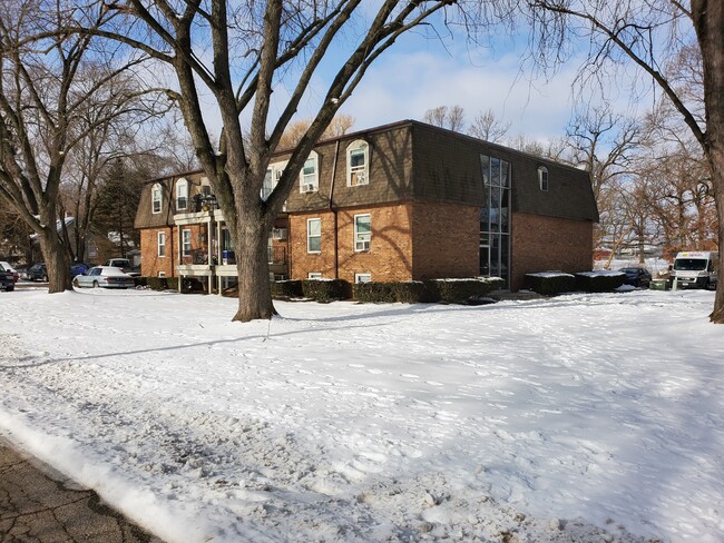 Lincoln Garfield Apartments in Ingleside, IL - Building Photo - Building Photo