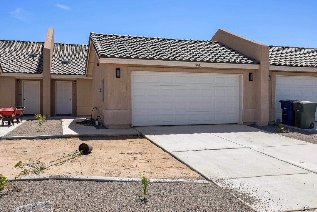 3861 S Sol Dr in Yuma, AZ - Building Photo