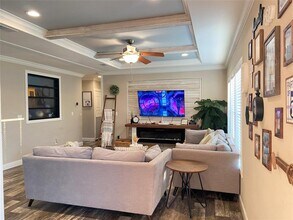 167 Lacy Dr in Elgin, TX - Building Photo - Building Photo
