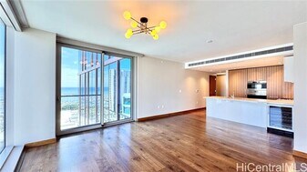 1555 Kapiolani Blvd in Honolulu, HI - Building Photo
