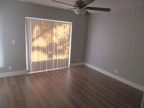 401 Cypress Wy in Palm Springs, FL - Building Photo - Building Photo