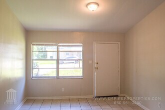 2053 Warwick St in Tallahassee, FL - Building Photo - Building Photo