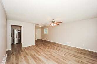 2680 Carriage Ln in Atlanta, GA - Foto de edificio - Building Photo