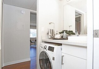 Riverside Villas in Sacramento, CA - Building Photo - Building Photo