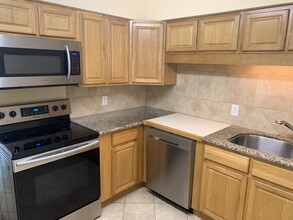 1107 Hernando St, Unit A in Fort Pierce, FL - Foto de edificio - Building Photo