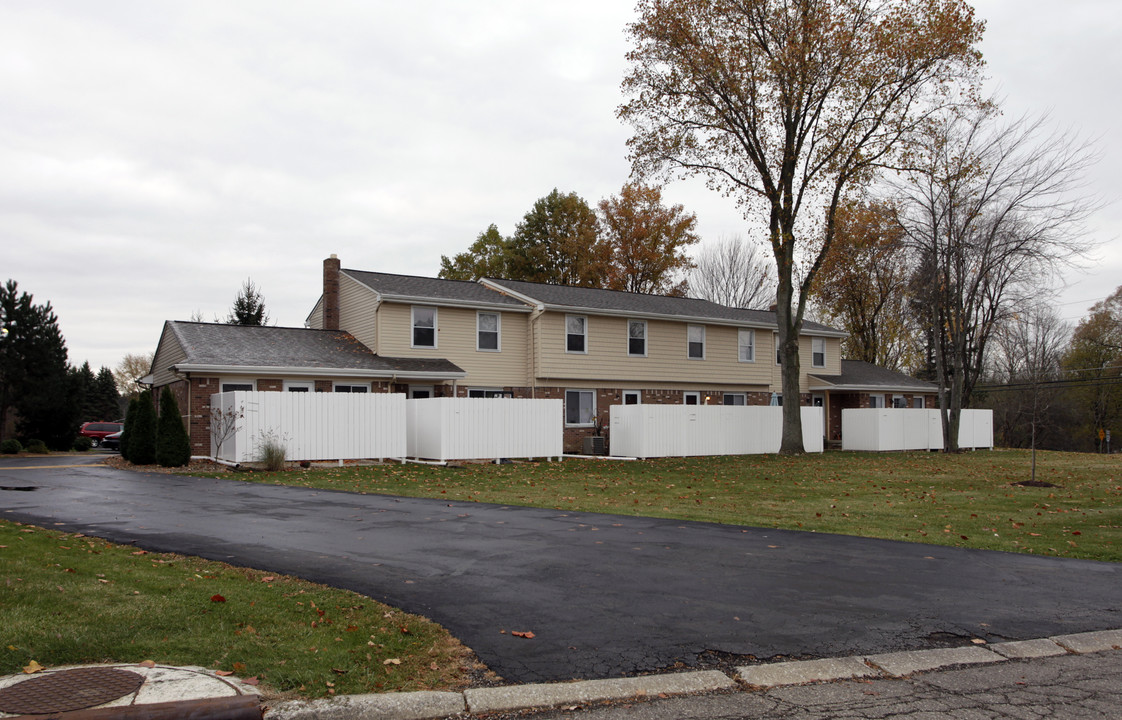 Southcrest Commons in Akron, OH - Building Photo