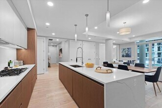 144 W Erie St in Chicago, IL - Building Photo - Building Photo