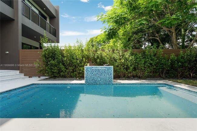 2842 SW 32nd Ct in Miami, FL - Foto de edificio - Building Photo