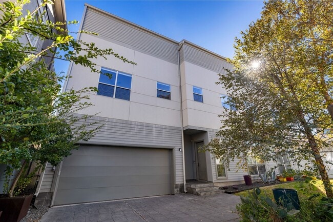 property at 162 Vieux Carre Dr