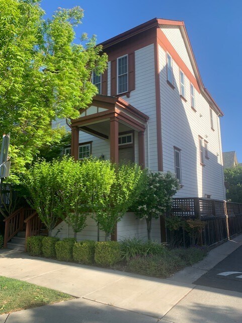 2129 Clark St in Hercules, CA - Building Photo