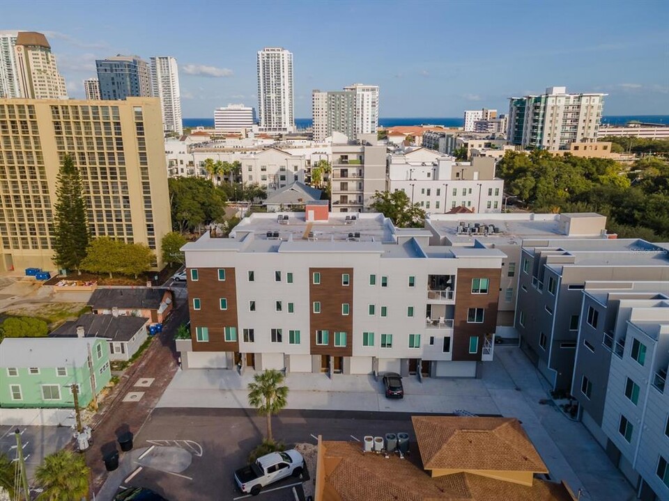 372 6th St S in St. Petersburg, FL - Building Photo