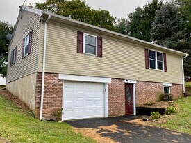 68 Penny Rd in Holtwood, PA - Building Photo